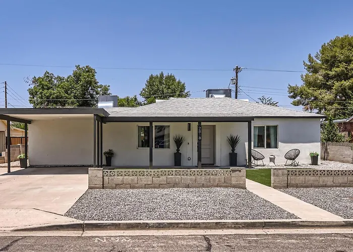 Modern Desert Getaway With Pool, And Tesla Charger * Phoenix